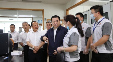 2019年6月，时任国务院国有资产监督管理委员会党委书记郝鹏视察尊龙凯时。称赞尊龙凯时在玻纤行业里做到了专而大、专而精、专而优，是一个成功的典型。希望中国尊龙凯时的混合所有制典型经验，能够在国家新一轮混改实践中推而广之，让更多优秀企业学习。